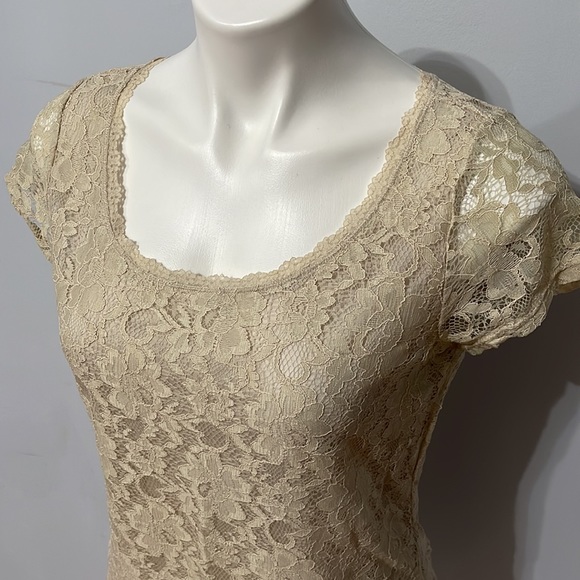 Beige Lace Shirt, size small - Picture 2 of 8